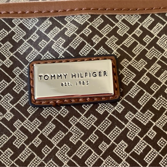TOMMY HILFIGER GARDEN CLASSIC MEDIUM CROSSBODY GEO JACQUARD BAG - Picture 8 of 8